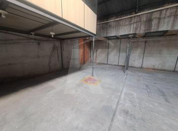Comercial · 300m² · Galpão medindo 300 m² com banheiro.