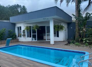 Casa de 4 quartos, Florianópolis · RARIDADE - CASA À VENDA NO CACUPÉ - VISTA PARA O MAR - PÁTIO AMPLO - PISCINA