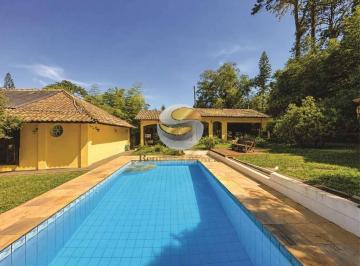 Casa · 302m² · 5 Quartos · 6 Vagas · Casa TÉRREA, 5 dormitórios, 3 suítes, gourmet, piscina, escritório! Km.26