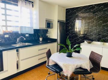 Cozinha planejada · Casa com 3 quartos, garagem e quintal