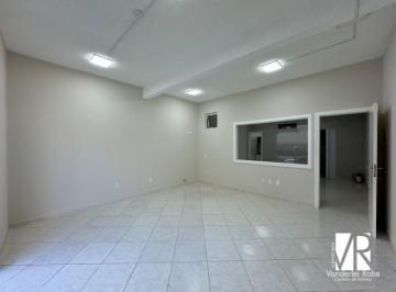 Foto 01 · Sala Comercial para Locação no Centro de Balneário Camboriú-SC: 2 Salas, 1 Banheiro, 1 Vaga de Garag
