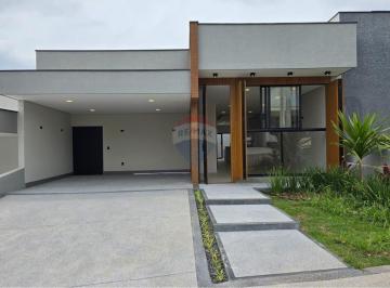 Casa · 170m² · 3 Quartos · 4 Vagas · Casa térrea Nova com 03 suítes, Area gourmet, Aquecimento Solar e 4 vagas de Garagem no Condomínio C