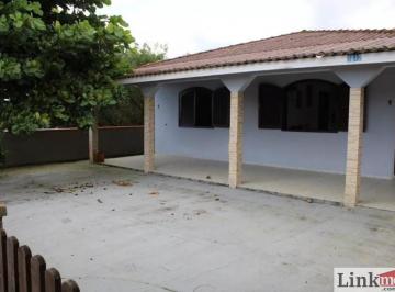 Casa · 150m² · 2 Quartos · 5 Vagas · Casa a venda em Guaratuba com piscina.