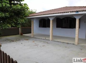 Casa · 150m² · 2 Quartos · 5 Vagas · Casa a venda em Guaratuba com piscina.