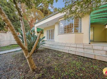 Casa de 6 quartos, Curitiba · Casa Térrea para venda possui 183 metros quadrados com 6 quartos em Mercês - Curitiba - PR