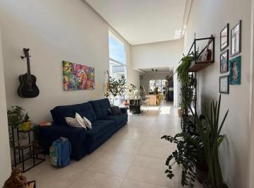Casa · 250m² · 3 Quartos · 2 Vagas · Casa à venda de 150m² | 03 dormitórios, sendo 02 suítes e 02 vagas de garagem | Condomínio Floradas 