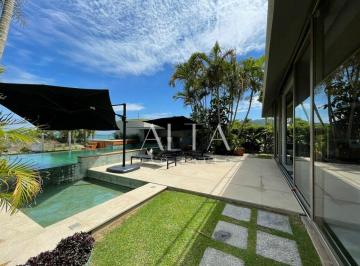 Casa · 700m² · 8 Quartos · 15 Vagas · Casa à venda na Ponta das Canas/SC com os pés na areia da PRAIA DA CACHOEIRA DO BOM JESUS.