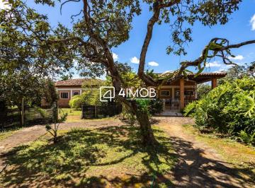 Casa · 600m² · 6 Quartos · CASA| ENTRE LAGOS | UMA PROPRIEDADE RARA NO CORAÇÃO DO CONDOMÍNIO