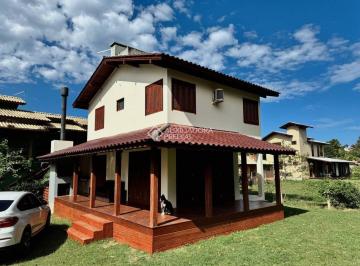 Casa · 127m² · 2 Quartos · Sobrado Exclusivo na Praia do Rosa: Natureza, Conforto e Alto Padrão