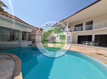 Casa · 4 Vagas · Mansão na Barra com 5 suítes, piscina, sauna e energia solar!