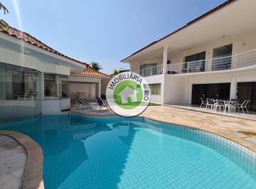 Casa · 4 Vagas · Mansão na Barra com 5 suítes, piscina, sauna e energia solar!