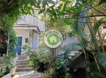 Casa · 2 Vagas · Casa Triplex na Lagoa: Viva a Elegância do Rio de Janeiro