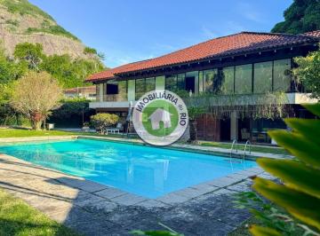 Casa · 583m² · 5 Vagas · Imóvel de luxo com 4 quartos e 4 suítes, 7 banheiros e 5 vagas de garagem na cidade de cidade] no b…