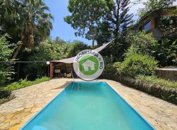 Casa · 430m² · 4 Vagas · Venha viver em um verdadeiro paraíso verde no Condomínio Verde Vale! Esta casa em condomínio bucóli…
