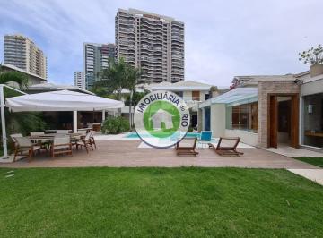 Casa · 900m² · 4 Vagas · Casa de Luxo na Barra da Tijuca - 4 quartos, 4 suítes, 8 banheiros e 4 vagas - Imperdível!