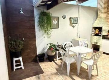 Casa · 62m² · 2 Quartos · 2 Vagas · Maravilhosa casa com 2 quartos, área Gourmet e 2 vagas no bairro Monte Carlo