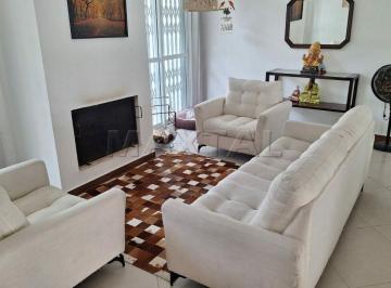 Casa · 318m² · 4 Quartos · 7 Vagas · Excelente Sobrado com 318,30m² no Bairro Entre Serras com 4 Suítes e Piscina Aquecida.
