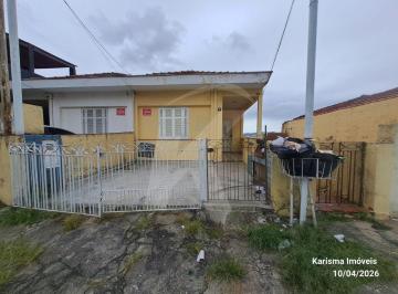 Casa · 80m² · 2 Quartos · Casa com 2 quartos, sala, cozinha, banheiro e 1 vaga de garagem