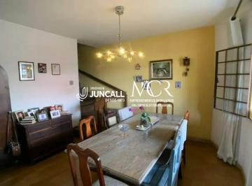 Casa · 364m² · 4 Quartos · 3 Vagas · Casa de 4 quartos e 3 vagas de garagem a Venda no bairro Cachoeirinha!
