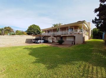 Casa · 326m² · 3 Quartos · 4 Vagas · Casa 3 dormitorio com suite e closet, piscina e salao de festas no Califórnia
