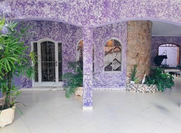 Casa · 300m² · 3 Quartos · CASA ASSOBRADADA 3 QUARTOS - Laranjeiras