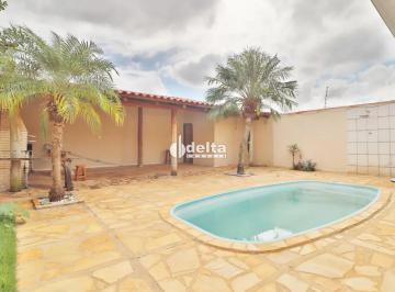 Casa · 300m² · 3 Quartos · 3 Vagas · Casa residencial disponível com 3 quartos sendo 1 suíte disponível para locação no bairro Nova Uberl