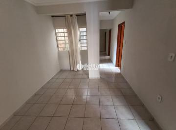 Casa · 200m² · 3 Quartos · 1 Vaga · Casa residencial com 3 quartos disponível para locação no bairro Centro em Uberlândia-MG