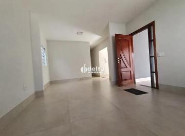 Casa · 300m² · 3 Quartos · 3 Vagas · Casa residencial com 3 quartos sendo 2 suítes disponível para locação no bairro Segismundo Pereira e