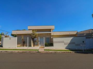 Casa · 345m² · 3 Quartos · 3 Vagas · Casa 03 Suíte com piscina - Zona 28