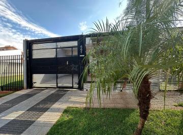 Casa · 74m² · 3 Quartos · 2 Vagas · Casa bem localizada!