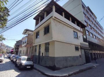 Casa · 174m² · 2 Quartos · 1 Vaga · Casa em três pavimentos em ótima localização no Centro