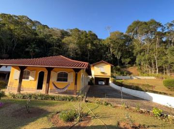 Casa · 140m² · 3 Quartos · 2 Vagas · Casa com amplo terreno no Fazenda Bela Vista