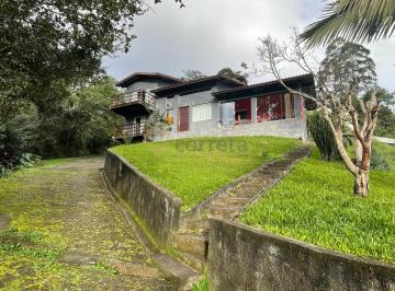 Casa · 180m² · 3 Quartos · 2 Vagas · Duas casas em condomínio fechado, com linda vista e amplo terreno.