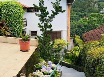 Casa · 140m² · 3 Quartos · 2 Vagas · Casa ampla com 03 quartos, área gourmet e 02 vagas de garagem no Cascatinha