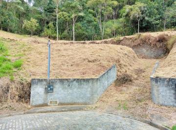 Terreno · 824m² · Terreno com boa topografia medindo 824,55m² em condomínio fechado no Cônego