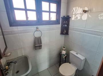 bd9b2048-896a-4210-beb5-86b7343b428d · Agradável casa para venda em Parque Novo Mundo com 5 quartos, sendo 2 suítes, 275m²