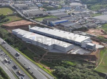 Comercial · 2165m² · 1 Quarto · 6 Vagas · Galpão em Carapicuíba: Localização Estratégica!