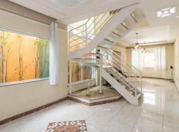 Casa · 140m² · 4 Quartos · 4 Vagas · Sobrado com 4 dormitórios na Parada Inglesa.