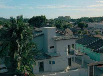 Casa · 3 Quartos · 1 Vaga · Imóvel com padrão construtivo diferenciado, pronto para morar.