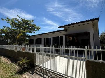 Casa · 4 Quartos · 1 Vaga · Casa de frente para o mar