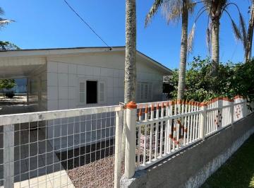 Casa · Casa à venda no bairro Centro - Balneário Arroio do Silva/SC