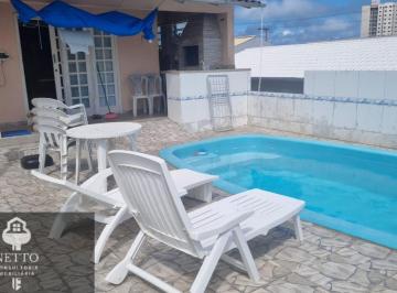 Casa · 5 Quartos · 4 Vagas · Espaçosa, com piscina a 4 quadras do mar