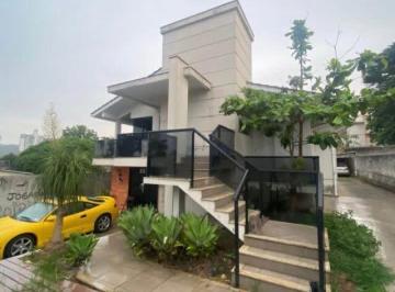 Casa · 3 Quartos · Excelente casa com piscina em região valorizada