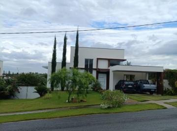 Casa · 243m² · 3 Quartos · 4 Vagas · Casa de Condomínio para venda em Salto de Pirapora de 243.00m² com 3 Quartos, 3 Suites e 4 Garagens