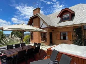 Casa · 163m² · 4 Quartos · 2 Vagas · Casa para venda em Campos do Jordão de 163.00m² com 4 Quartos, 2 Suites e 2 Garagens