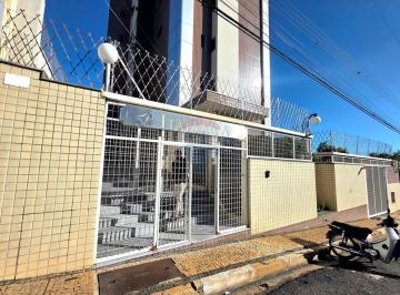 Apartamento · 310m² · 3 Quartos · 3 Vagas · Apartamento para venda em Centro de 310.00m² com 3 Quartos, 1 Suite e 3 Garagens