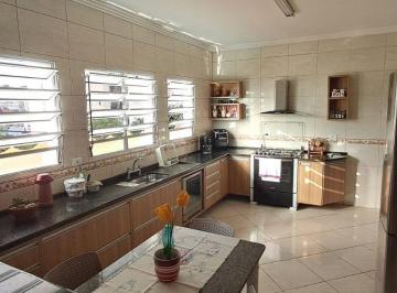 Casa · 212m² · 3 Quartos · 3 Vagas · Sobrado para venda em Centro de 212.00m² com 3 Quartos, 2 Suites e 3 Garagens