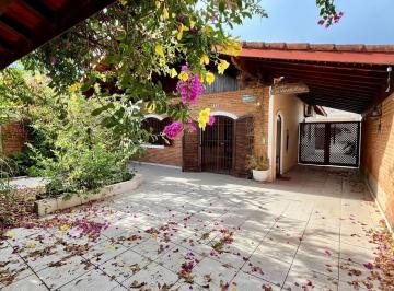 Casa · 90m² · 3 Quartos · 4 Vagas ·
Casa Térrea com edícula aos fundos. Localização Excepcional.