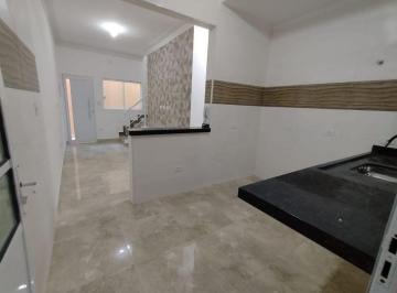 Casa · 54m² · 2 Quartos · 1 Vaga ·
Sobrado na Guilhermina: 2 Dormitórios com Parcelamento Direto