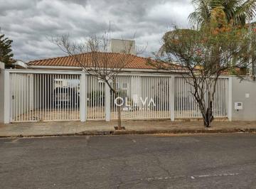 Casa · 385m² · 3 Quartos · Casa para venda em Parque Industrial de 385.00m² com 3 Quartos e 3 Suites